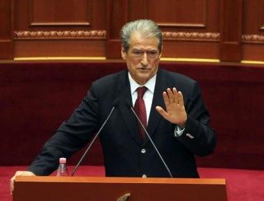 Σ. Μπερίσα: «Οι Οθωνοί δεν είναι ελληνικοί»